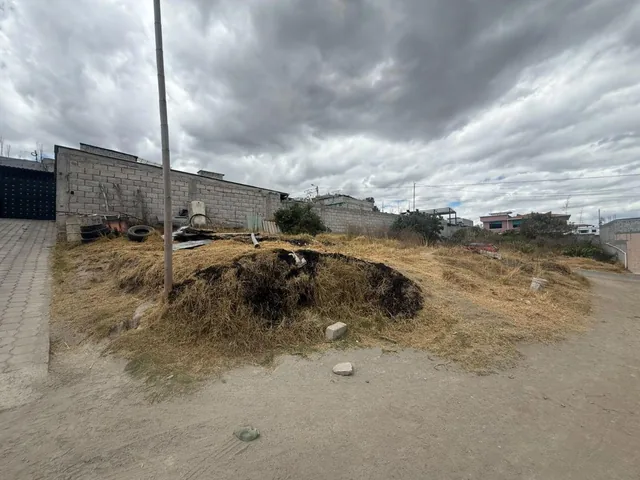 Terreno Esquinero en Venta Calderón Barrio La Tola_ 207,61 m² — imagen 5