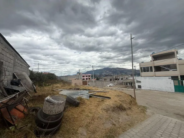 Terreno Esquinero en Venta Calderón Barrio La Tola_ 207,61 m² — imagen 2