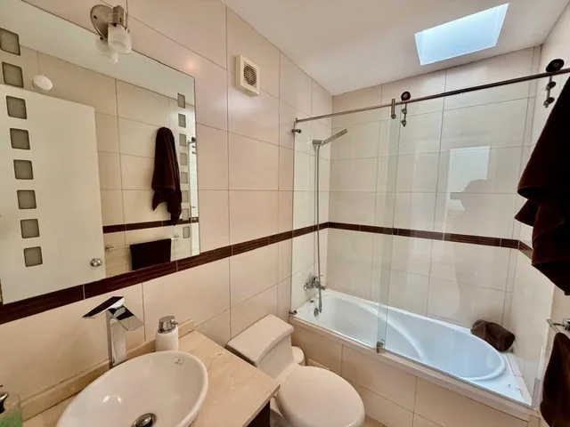 Mgv Venta Casa Independiente 3 Pisos Cumbaya Piscina Privada — imagen 2
