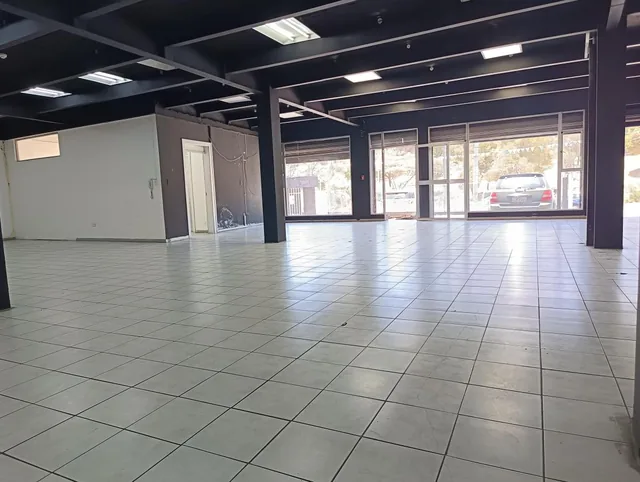 Alquiler/ Venta de Local Comercial Industrial Al Norte de Quito Sector Carcelén — imagen 5