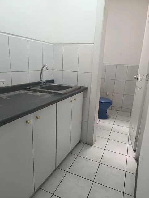 Alquiler/ Venta de Local Comercial Industrial Al Norte de Quito Sector Carcelén — imagen 4