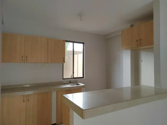 Casa de Venta en La Urb. La Joya, 2 Dorm., Ave León Febres Cordero. Guayas — imagen 5