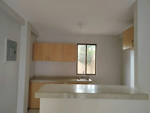 Casa de Venta en La Urb. La Joya, 2 Dorm., Ave León Febres Cordero. Guayas — imagen 2