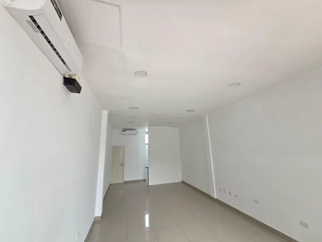 Local Comercial Esquinero de 81 m² y 2 Plantas en Venta en Plaza Colonia Vía a La Costa, Guayas — imagen 5