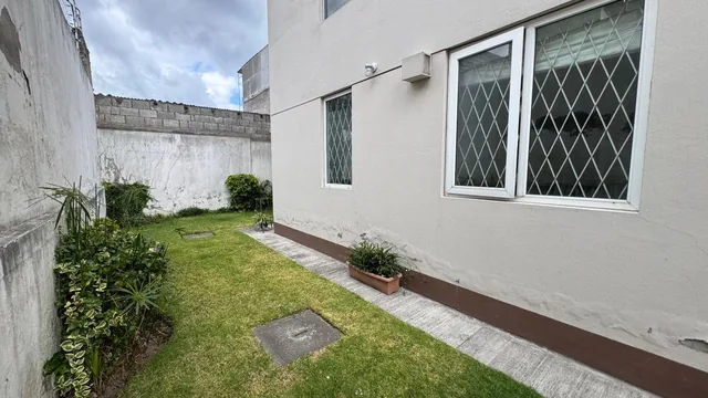 Departamento en con Patio Privado – Sector Solca / Embajada Americana — imagen 2