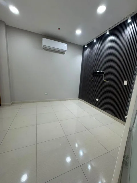Local en Venta Ubicado en Plaza Vizcaya 1 en Samborondon, Guayas — imagen 2