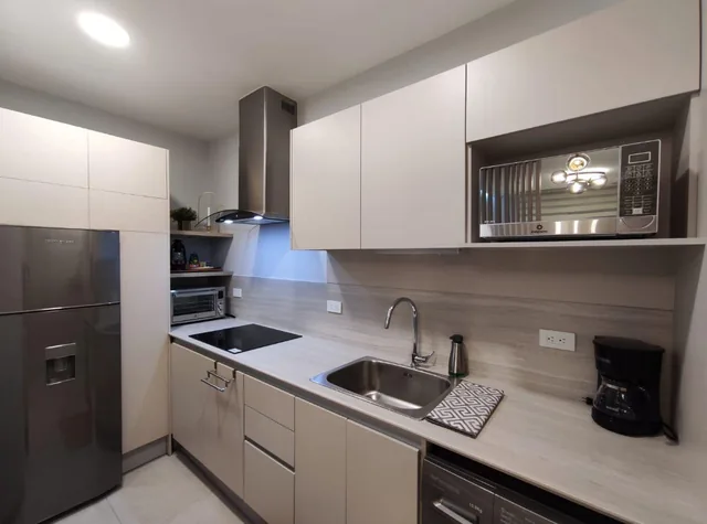 Estudio en Venta Amoblado con Parqueadero y Bodega Edificio con Piscina — imagen 2