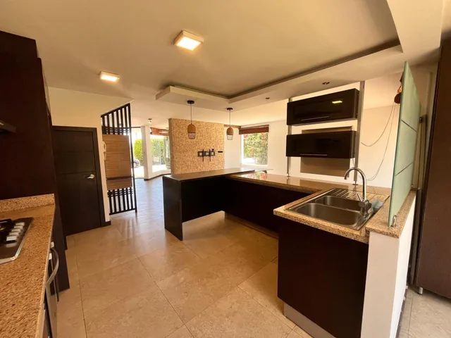 Casa de Venta con Jardín y Atico en La Intervalles — imagen 2