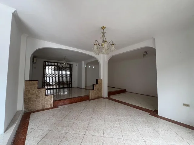 Casa en Venta Dentro de La Urbanización Manta Beach, Manabí — imagen 3