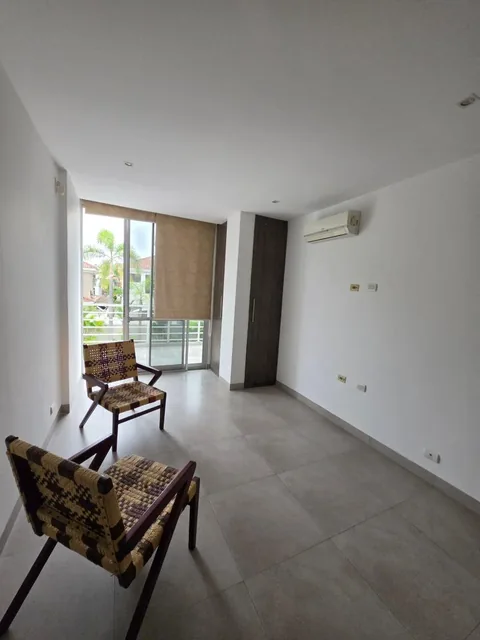 Casa con Piscina 4 Dorm. en Venta en Samborondón, Guayas — imagen 2