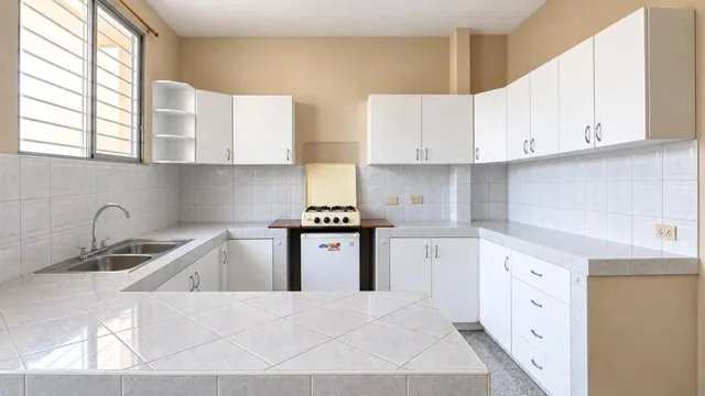 Casa Comercial Rentera en Venta en Ciudadela. Bolivariana, Cerca de Universidad Guayaquil, Guayas — imagen 5