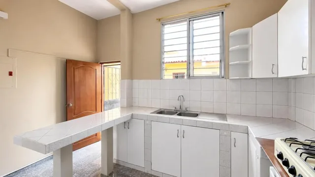 Casa Comercial Rentera en Venta en Ciudadela. Bolivariana, Cerca de Universidad Guayaquil, Guayas — imagen 3