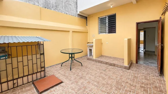 Casa Comercial Rentera en Venta en Ciudadela. Bolivariana, Cerca de Universidad Guayaquil, Guayas — imagen 2