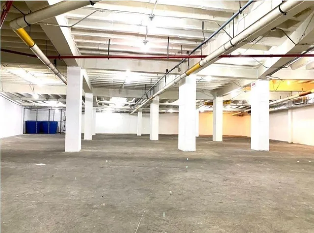 Vendo o Alquilo Muy Grande Local Comercial Avda Orellana y Avda Tanca Marengo, Guayas — imagen 5