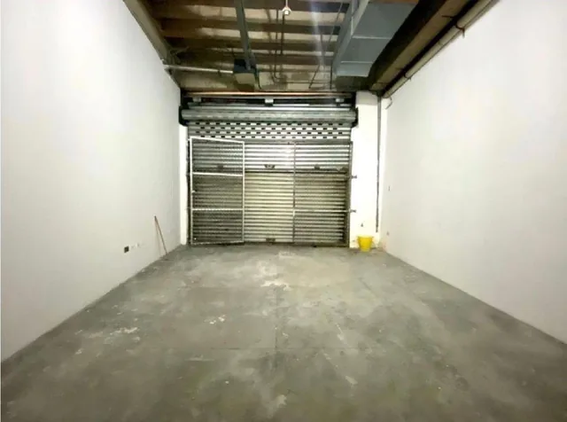 Vendo o Alquilo Muy Grande Local Comercial Avda Orellana y Avda Tanca Marengo, Guayas — imagen 4