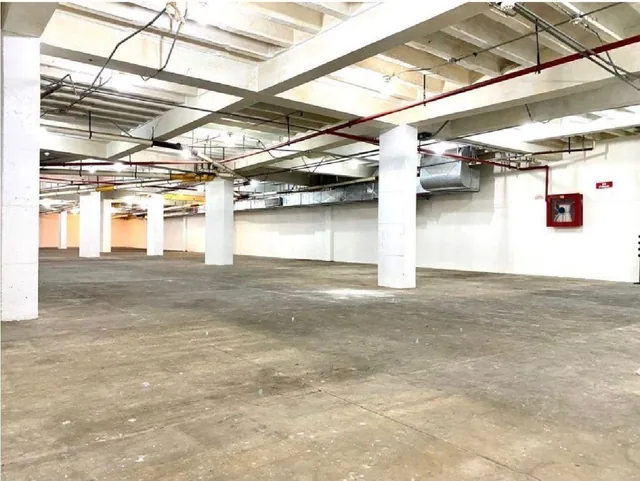 Vendo o Alquilo Muy Grande Local Comercial Avda Orellana y Avda Tanca Marengo, Guayas — imagen 2