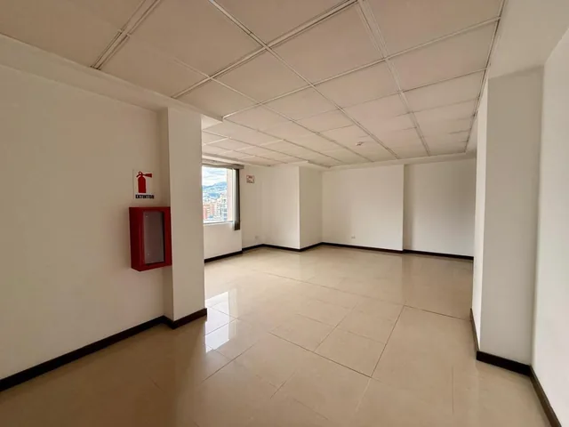 Venta Oficina con Parqueadero, Sector Bellavista — imagen 5
