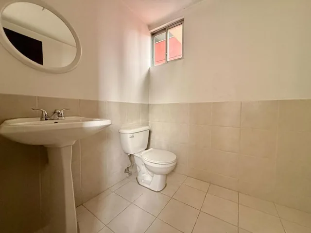 Venta Oficina con Parqueadero, Sector Bellavista — imagen 4