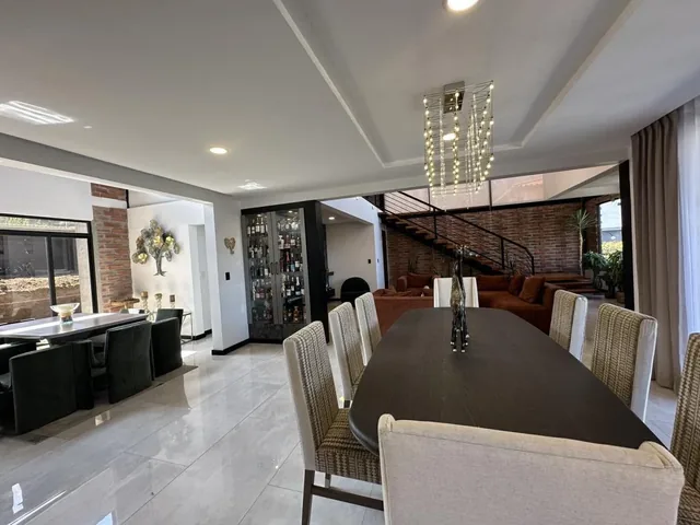 Hermosa Casa en Venta 350 Mtrs Habitable, Lote 2400 Mtrs2 en Pifo, Urbanización. Piscina — imagen 2