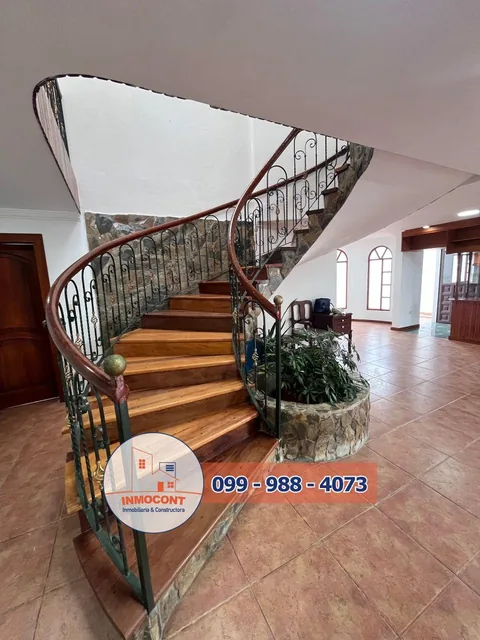 Casa Amplia, con Hermosos Acabados, en Venta, Azuay — imagen 2