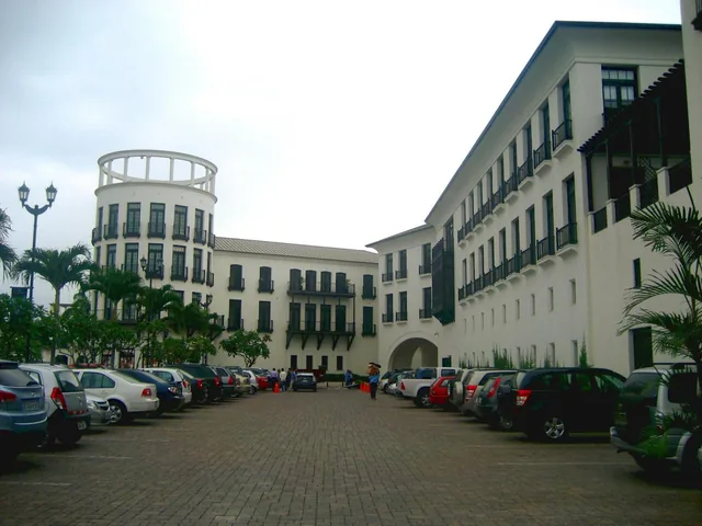 Oficina en Venta (Amoblada) - Plaza Lagos - Samborondón, Guayas — imagen 3
