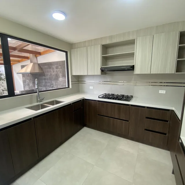 Venta Casa Moderna a Estrenar, 3 Dorm., Sector La Pampa — imagen 2