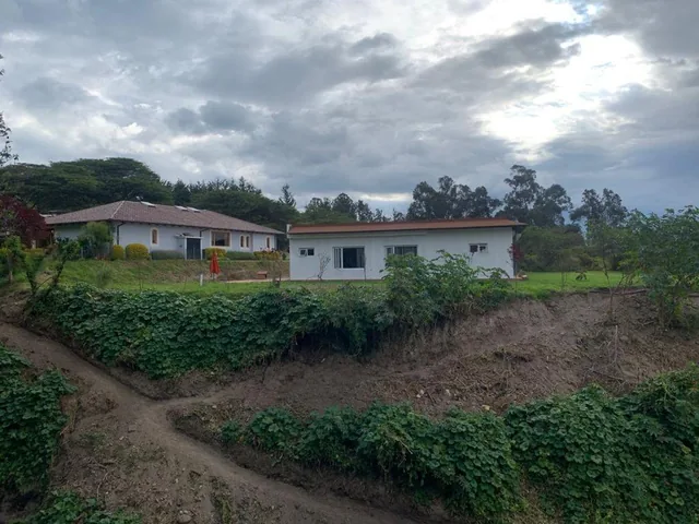 Terreno de 5.800 m² con Construcciones en La Cerámica – Tumbaco — imagen 3