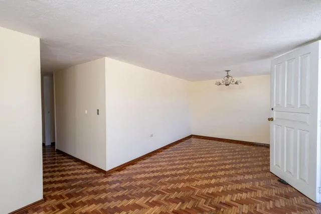 Venta Casa con Amplio Terreno /mini Suite/5 Parqueaderos Armenia II — imagen 2