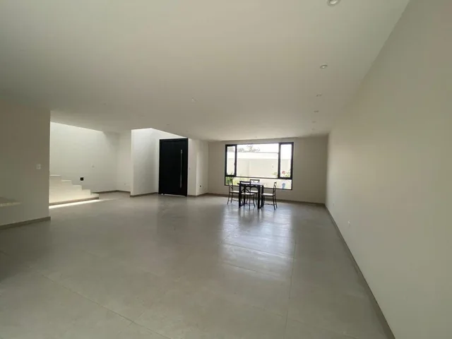 Casa de 285 m² con 3 Dorm. en Venta en Cumbayá — imagen 2