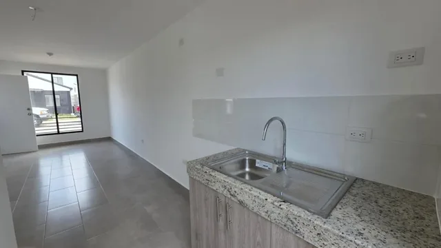 Casa en Venta, Urbanizacion Villa Blanca, Johr, Guayas — imagen 5