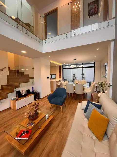 Casa de 3 Pisos, Moderna de Venta en Santa Lucía Norte de Quito — imagen 5