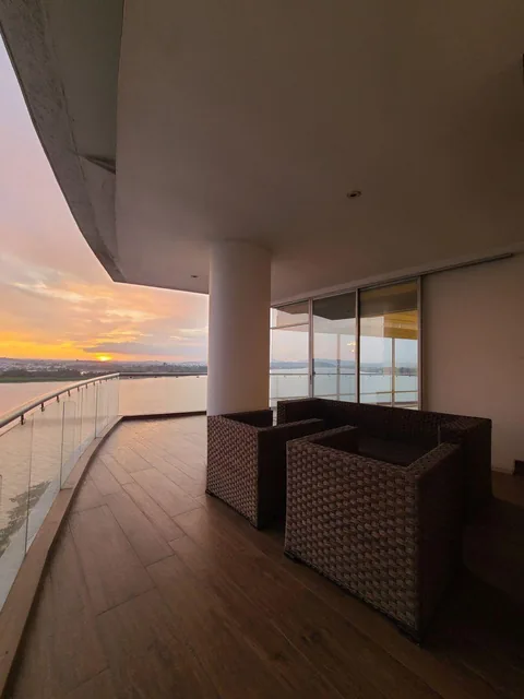Departamento Vista Al Rio en Venta Urb. Tenis, Samborondon Km 4, Guayas — imagen 3