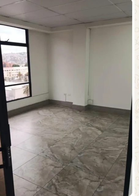 Vendo Oficina en Edificio Corporativo Sector Swiss Hotel — imagen 2