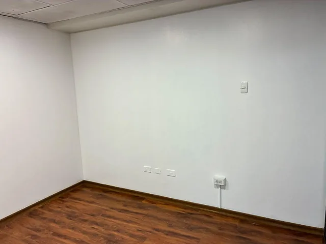 Oficina Comercial de 53 m² en Venta en La Amazonas con Vista Sector Centro Norte — imagen 4