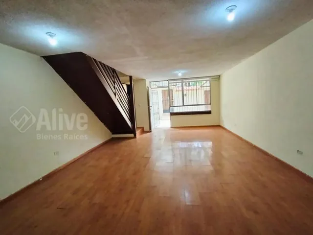 Casa Independiente de Venta en Pusuquí — imagen 5