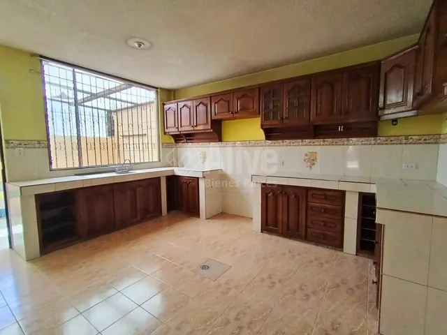 Casa Independiente de Venta en Pusuquí — imagen 2