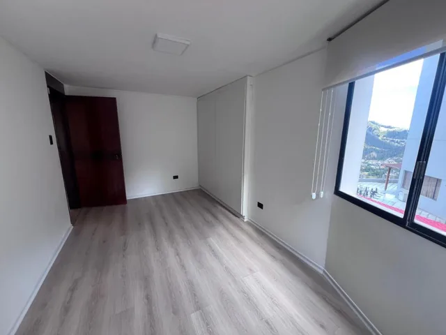Departamento Remodelado 3 Dorm. Sector Gonzalez Suarez — imagen 3