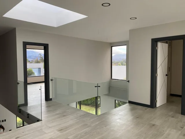 Casa en Venta, Independiente, Urbanización Privada en Puembo Piscina Canchas y Seguridad 24/7 — imagen 4