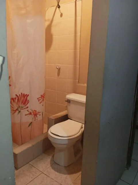 Casa Rentera con 3 Departamentos en Guasmo Sur Area con Cerramiento, Guayas — imagen 4