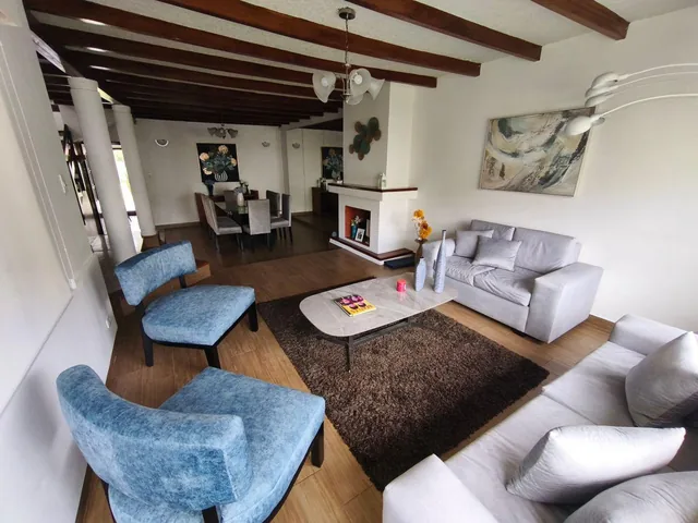 Casa en Venta Dentro de Urbanización Residencial con Amplio Terreno y Excelente Distribución — imagen 4