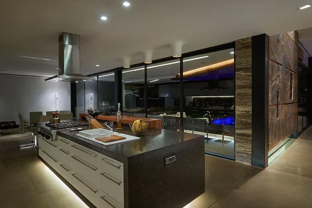 Casa de Lujo en Cumbaya en Una Urbanización Aaa — imagen 2