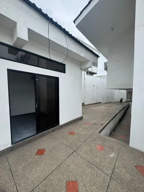 Casa de Venta en Los Parques – 4 Dorm., Piscina y Suite Independiente, Guayas — imagen 5