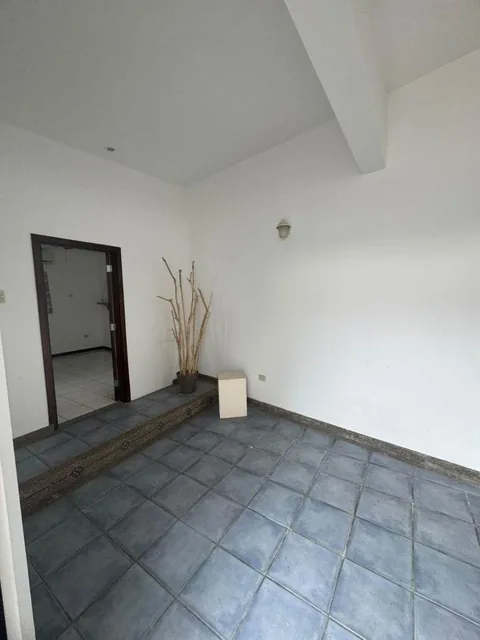 Casa de Venta en Los Parques – 4 Dorm., Piscina y Suite Independiente, Guayas — imagen 4