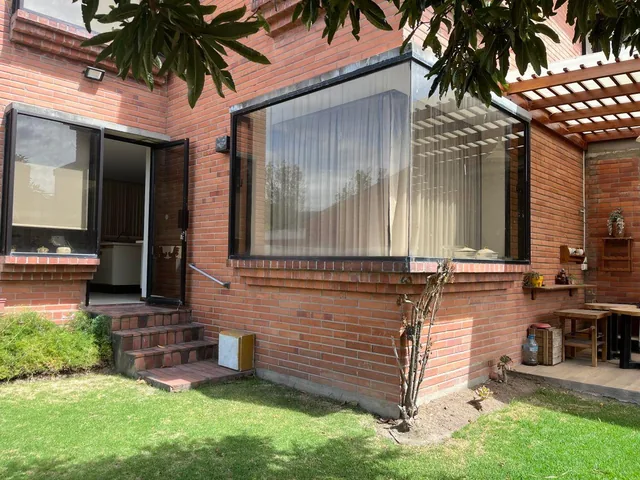 Jacaranda - Cumbayá Casa de Venta 4 Dorm. con Jardín — imagen 4