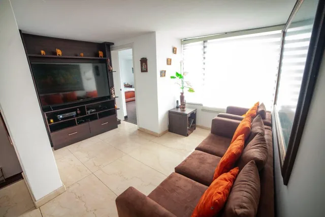 Amplia Casa con Vista Panorámica y Área Verde — imagen 2