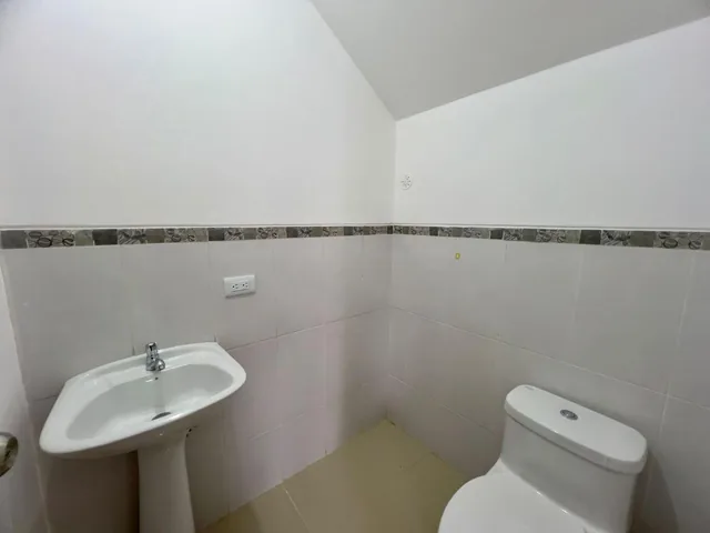 Vendo Casa de 3 Dorm. - Urbanización Marina D’or Park, Guayas — imagen 5