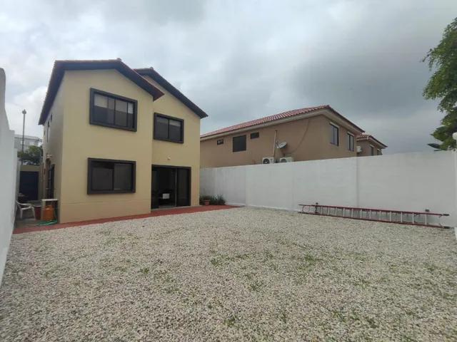 Venta Casa con 4 Habtc. en Ciudad Celeste - Y. Vásquez, Guayas — imagen 3