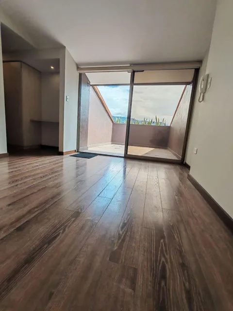 Departamento Duplex a La Venta Av Primero de Mayo con Terraza, Azuay — imagen 5