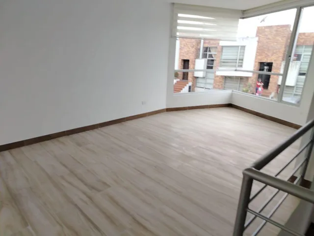 Linda Casa Esquinera de 140 m² con 4 Dorm. en Venta por El Redondel de Alangasí — imagen 4