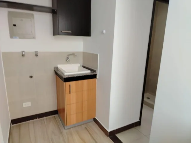 Linda Casa Esquinera de 140 m² con 4 Dorm. en Venta por El Redondel de Alangasí — imagen 3